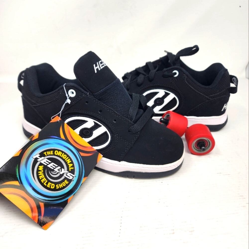 New Heelys Roller Shoes Voyager Youth Size 5 Skate Shoes Wheels Low Size 5